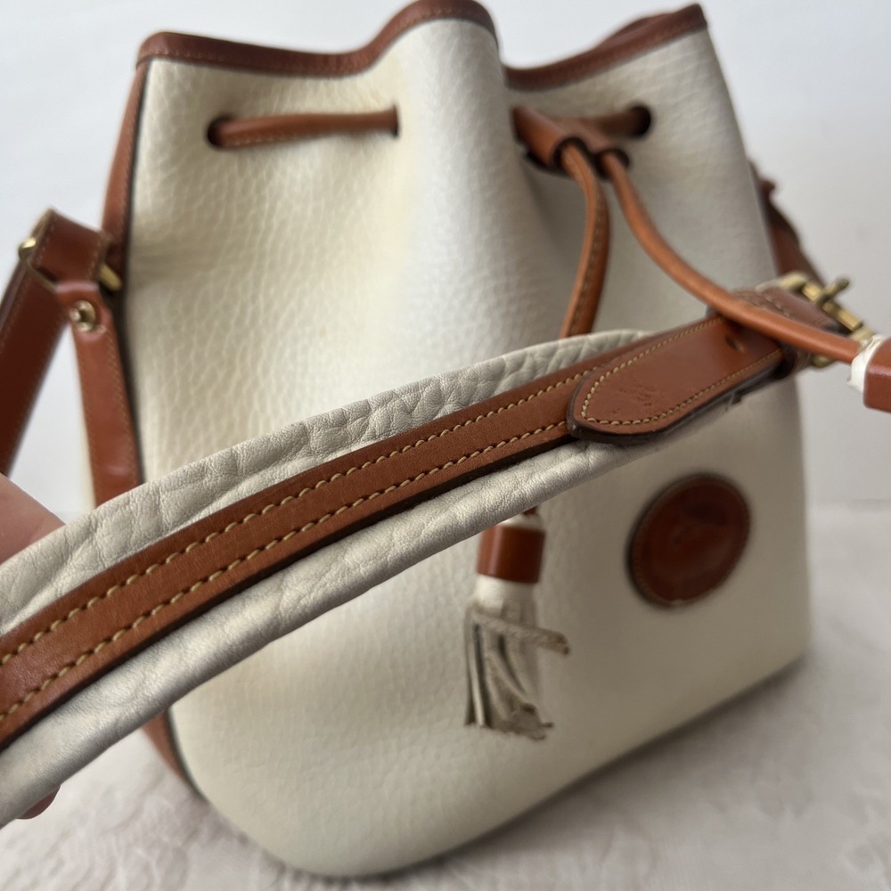 Dooney & Bourke Vintage Leather Drawstring Bucket Bag White Tan Tassel USA VTG - Picture 10 of 13